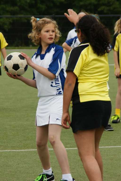 Korfbal E2  8 mei 2010 -1.JPG